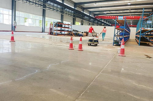 一个工厂地面硬化施工,做了半年你信吗