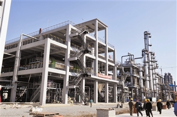 天碱新厂“心脏”到位 可年产80万吨联碱等产品-天碱-北方网-新闻中心